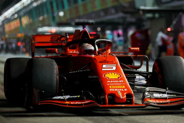 FOR SOCIAL20 Vettel in pits singapore gp