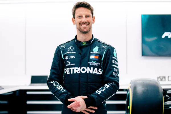 FOR SOCIAL21 Grosjean Mercedes