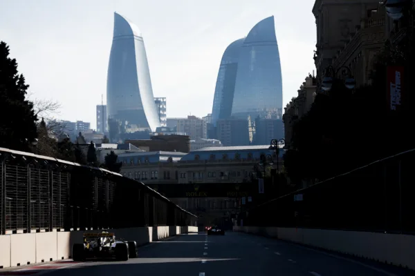 FOR SOCIALS21 what time does the 2021 azerbaijan grand prix start in australia