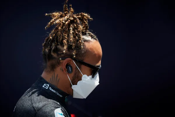 FOR SOCIALS21 lewis hamilton says sorry to mercedes for baku blunder
