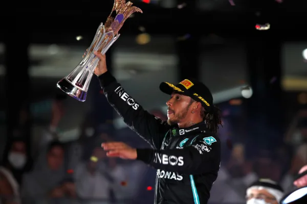 FOR SOCIALS22 hamilton levels f1 drivers championship after chaotic saudi arabia grand prix