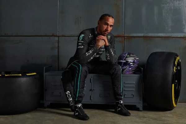 FOR SOCIALS22 lewis hamilton denies he considered quitting formula 1 at mercedes launch