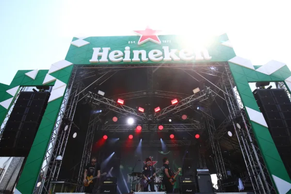 FOR SOCIALS22 the australian grand prix corporation partners with mushroom group