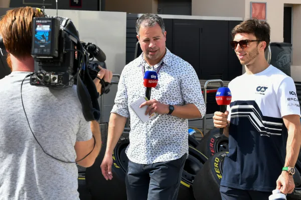 FOR SOCIALS22 kravitz ferrari in the f1 fight ricciardo wiill be right