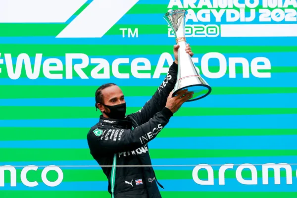 FOR SOCIAL20 Hungarian GP Hamilton earns share of history