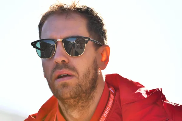 FOR-SOCIAL2O-No-Talks-Between-Vettel-And-Szafnauer-Over-Aston-Martin-Seat