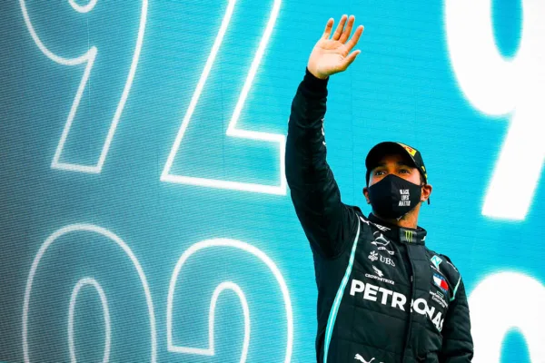 FOR SOCIAL20 Hamilton makes history in Portugal