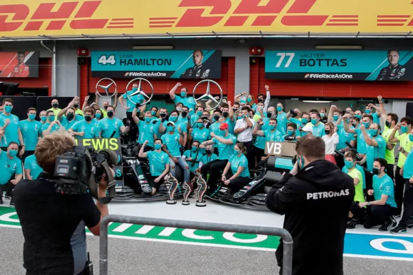 FOR SOCIAL20 Hamilton hails mercedes team