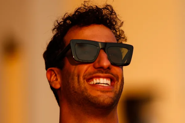 FOR-SOCIAL2O-Albert-Park-a-sea-of-orange-in-2021-as-DanielRicciardo-moves-to-McLaren.jpg
