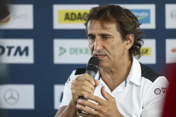 FOR SOCIAL2 O Ex F1 driver Alex Zanardi suffers serious head injury in handbike crash