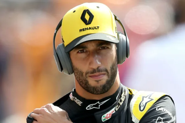 FOR SOCIAL2 O ricciardo held ferrari talks agreeing join mclaren