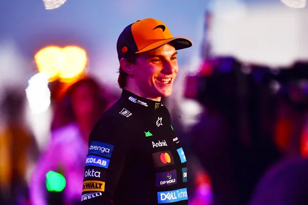 FOR HEADERS25 piastri title