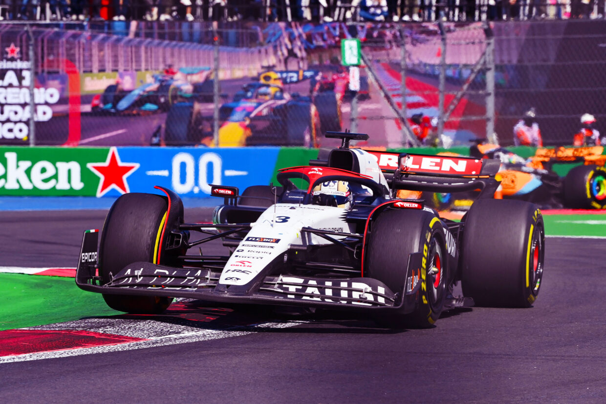 FOR HEADERS23 verstappen sets benchmark in mexico as disaster strikes perez G1